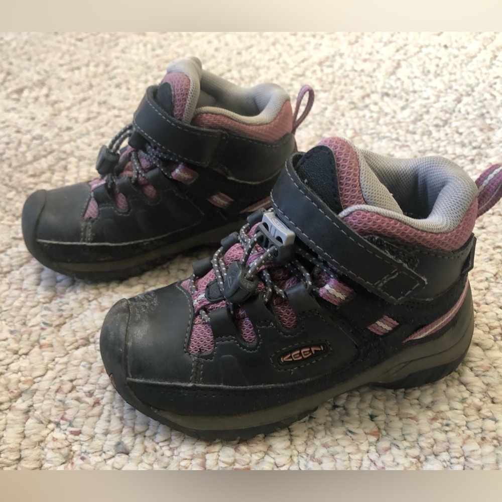 Keen toddler hiking boots size 8
